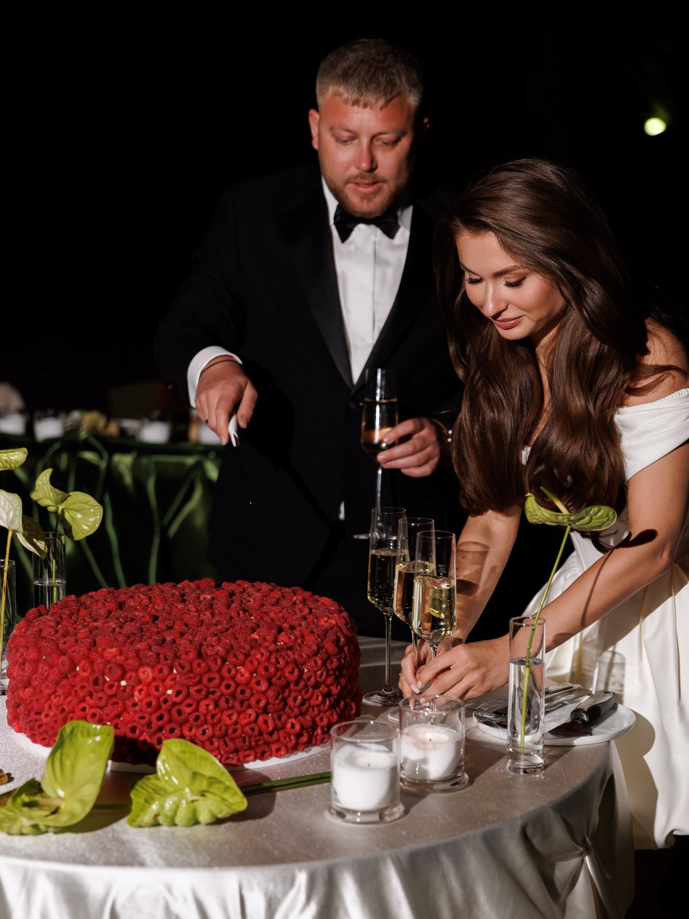 bride and groom cutting a raspberry wedding cake from SoulMade Desserts near Chicago