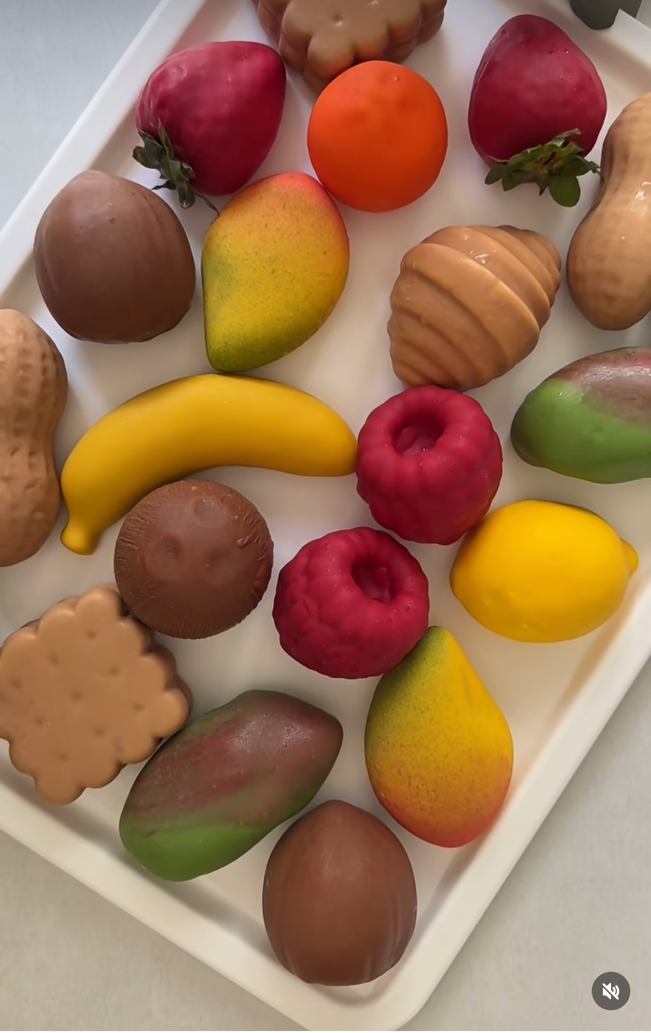 SoulMade Desserts viral crunchy fruit — chocolate-covered fruit desserts in 14 flavors, Chicago